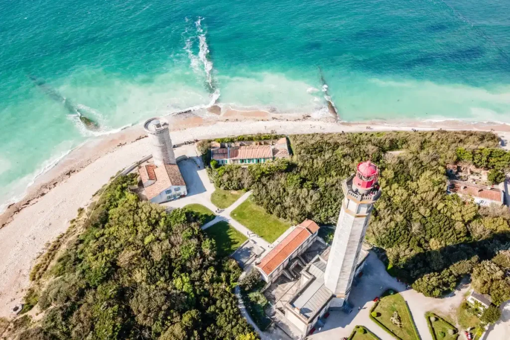 view lighthouse des baleines la rochelle